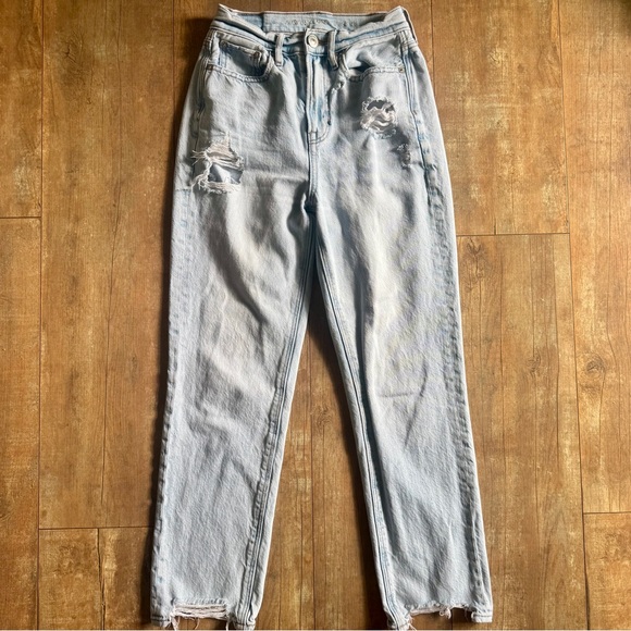 American Eagle Highest Rise 90’s Boyfriend Light Wash Distressed Jeans Size 00 - Picture 4 of 11